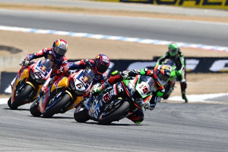 Alex De Angelis: Hier vor Stefan Bradl und Jake Gagne 