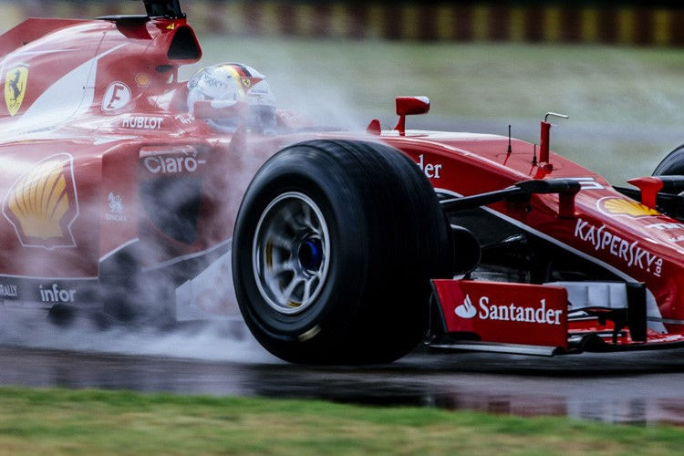 Auch Sebastian Vettel testete im vergangenen Jahr die 2017er-Regenreifen