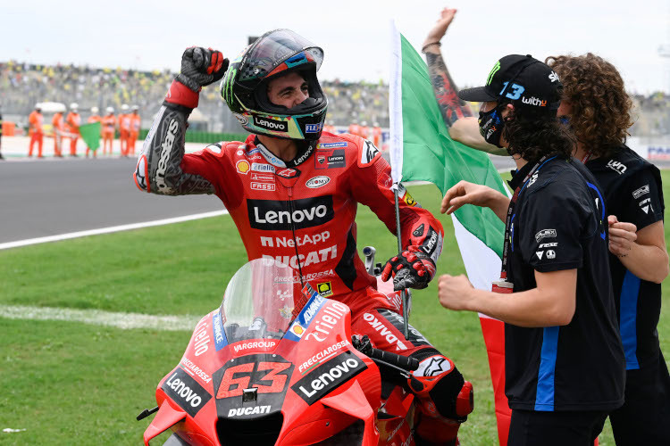 Pecco Bagnaia: Seine VR46-Kollegen Celestino Vietti und Marco Bezzecchi zählten zu den ersten Gratulanten