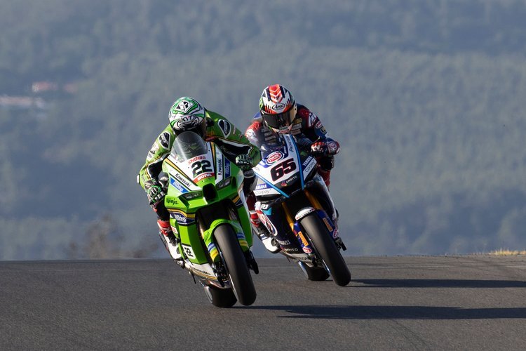 Alex Lowes (Kawasaki) und Jonathan Rea (Yamaha)