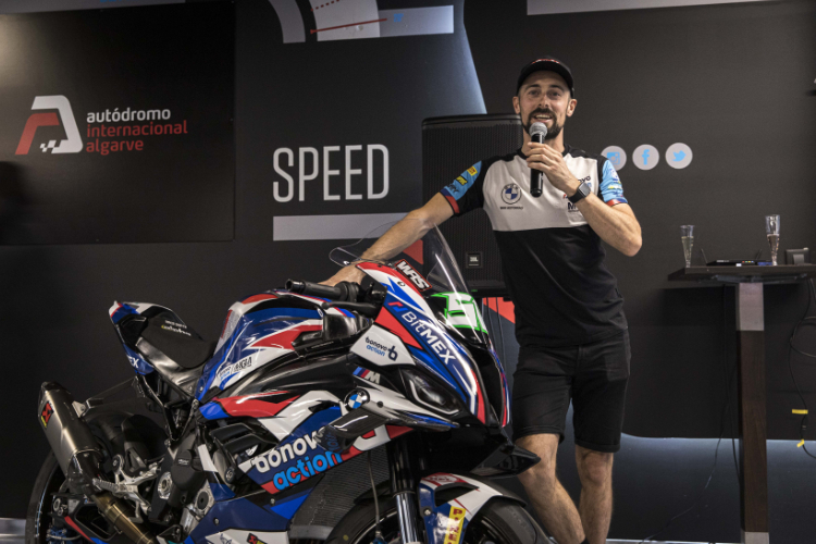 Eugene Laverty bekam von Bonovo action ein wertvolles Geschenk