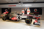 Hamilton und Button samt Chef mit dem neuen MP4-27