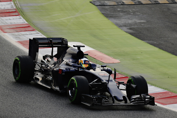 Carlos Sainz im Toro Rosso fast ohne Aufkleber