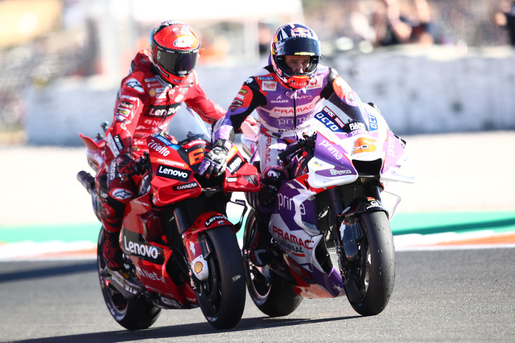 Pecco Bagnaia musste Johann Zarco am Ende von FP3 in die Box schieben