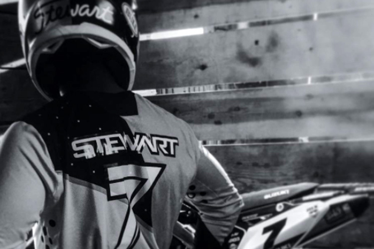 James Stewart meldete sich per Instagram zu Wort