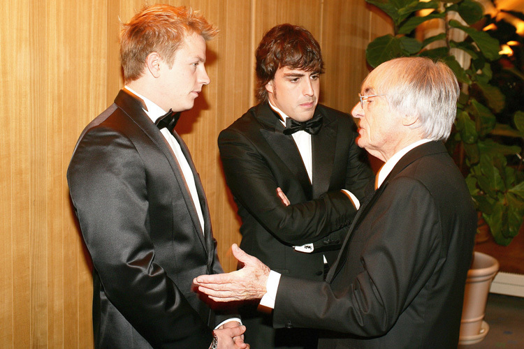 Bernie Ecclestone mit Kimi Räikkönen und Fernando Alonso