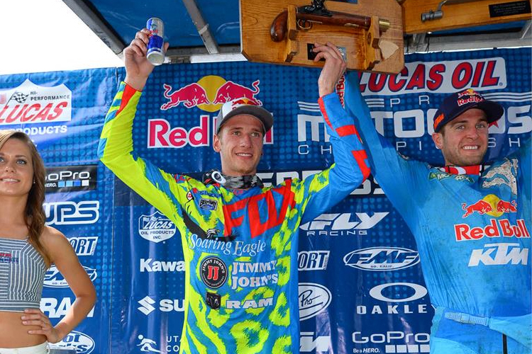 Ken Roczen auf dem Podium von Tennessee