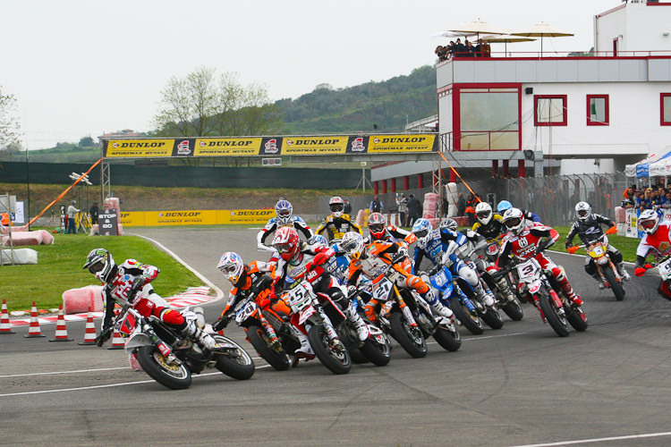 Dünnes Fahrerfeld: Die SuperMoto-WM steckt in der Krise