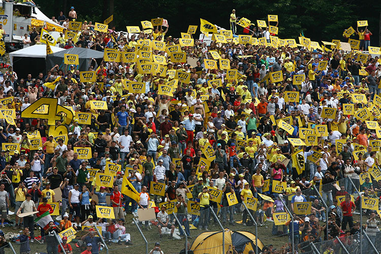 Rossi-Fans in Mugello 2007: Sie wurden durch Siege und Eskapaden unterhalten