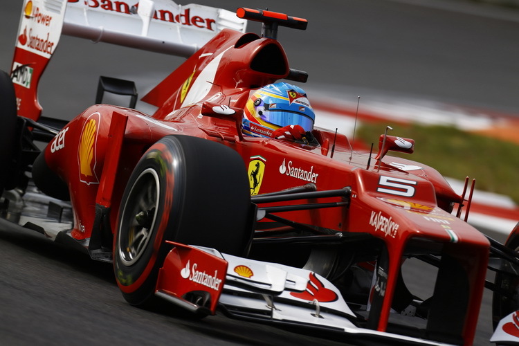 Fernando Alonso in seinem Ferrari
