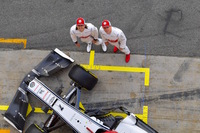 Antonio Giovinazzi und Kimi Räikkönen bei den Wintertests in Spanien
