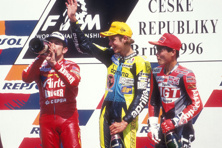 Rossis 1. Sieg 1996 vor Martinez und Manako