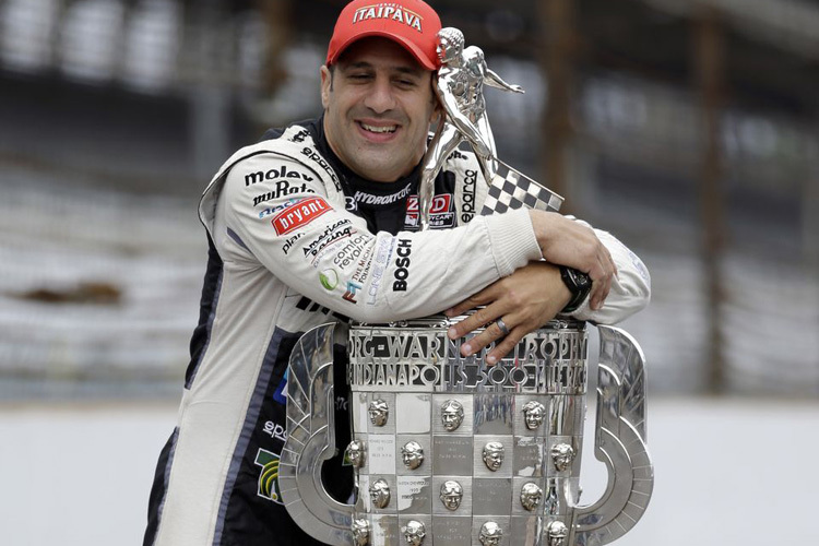 Diese Trophäe will Tony Kanaan nie wieder hergeben