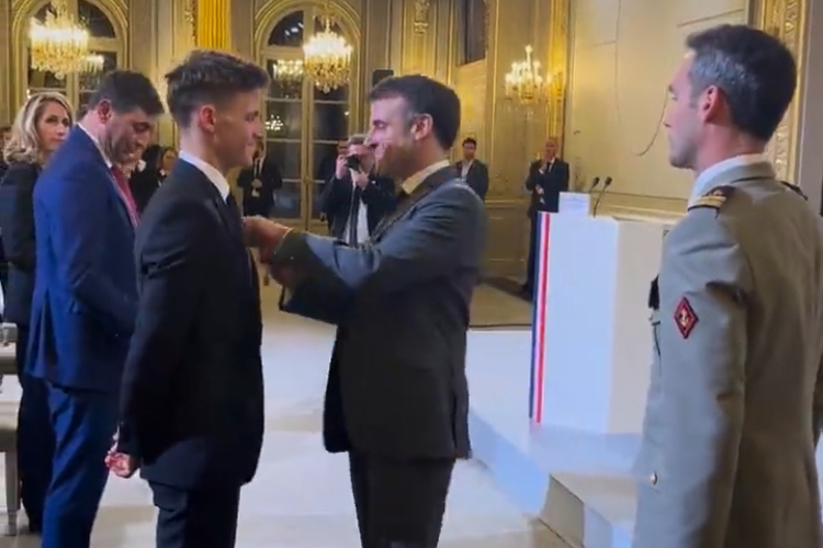 Fabio Quartararo erhielt den Verdienstorden aus den Händen von Emmanuel Macron