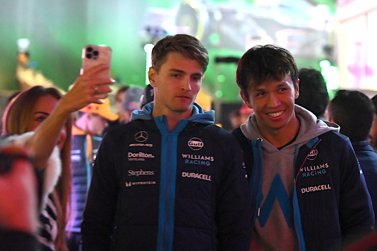 Williams-Team präsentiert den neuen Dienstwagen von Logan Sargeant und Alex Albon in New York
