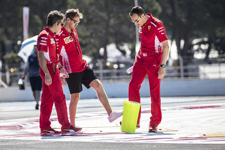 Sebastian Vettel bei der Pistenbesichtigung