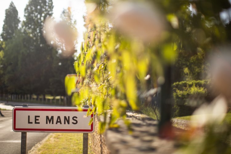 Rund zwei Drittel der Strecke in Le Mans gehen über (abgesperrte) Landstraßen