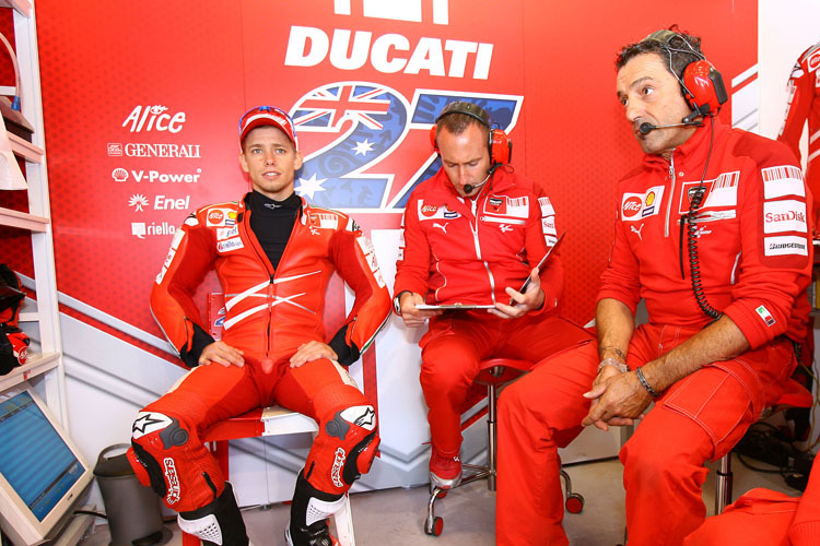 Nachdenkliche Mienen in der Garage von Casey Stoner