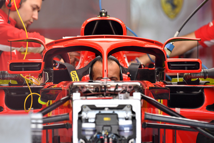 Sebastian Vettel mag seine neu positionierten Rückspiegel