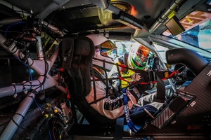 Stefan Bradl im Lambo-Cockpit)
