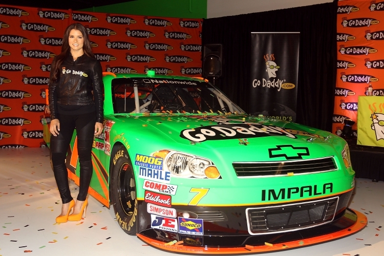 Danica Patrick und ihr Dienstwagen im kommenden Jahr