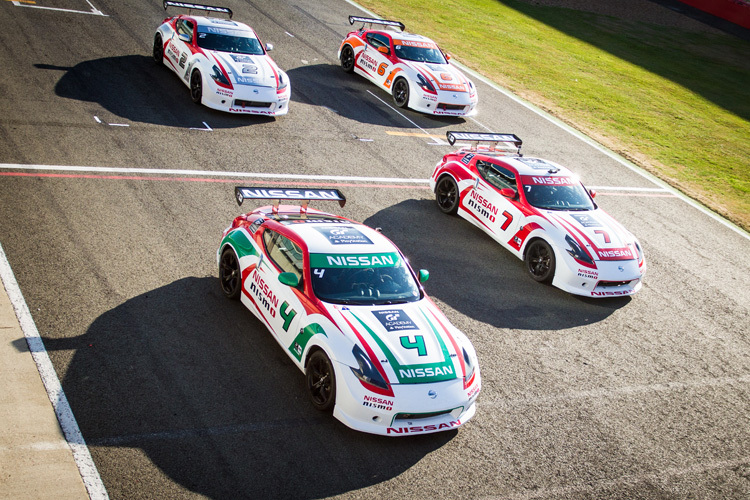 Finalrennen mit vier identischen Nissan 370Z in Silverstone