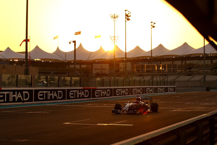 Die Sonne verabschiedet sich hinter Pascarl Wehrlein, die Formel 1 auch