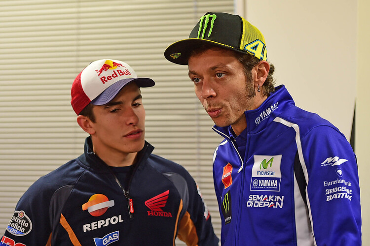 Plaudern immer gerne miteinander: Marc Márquez und Valentino Rossi