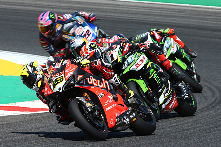 Alvaro Bautista vor Jonathan Rea