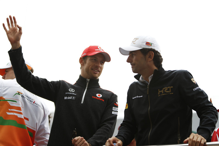 Jenson Button im Gespräch mit Pedro de la Rosa