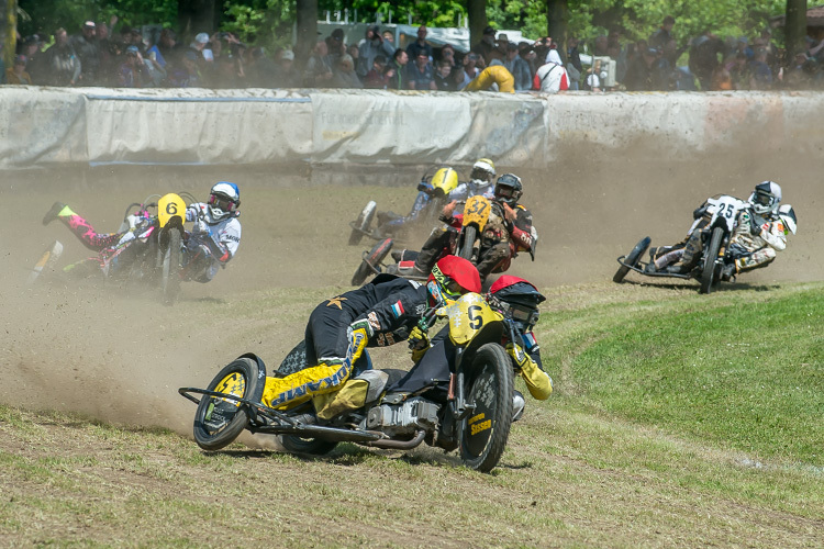 Internationales Fahrerfeld in Lüdinghausen mit Thomas Buß/Alex Herrmann (rechts)