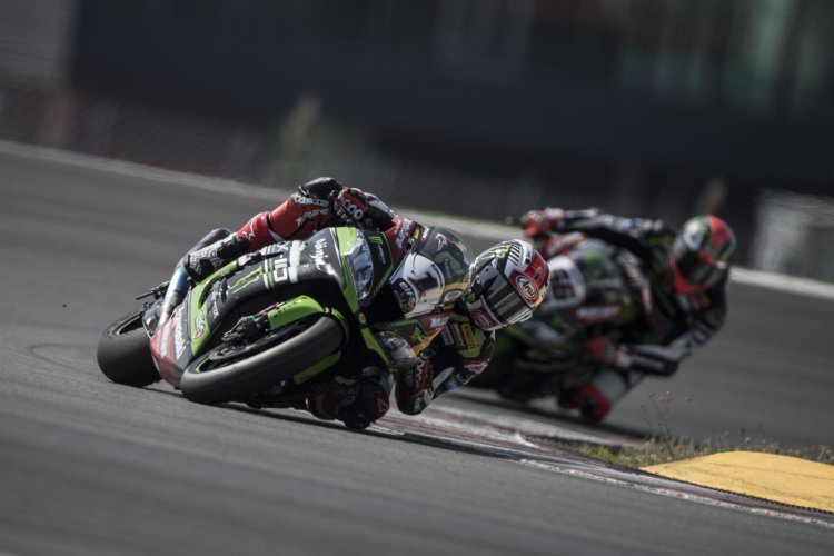 Jonathan Rea (1) und Tom Sykes in Portimao