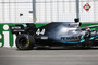 Lewis Hamilton bringt den kaputten Mercedes zurück an die Box