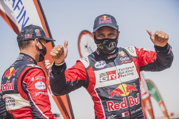 Nasser Al-Attiyah hofft mit Daumen hoch weiter