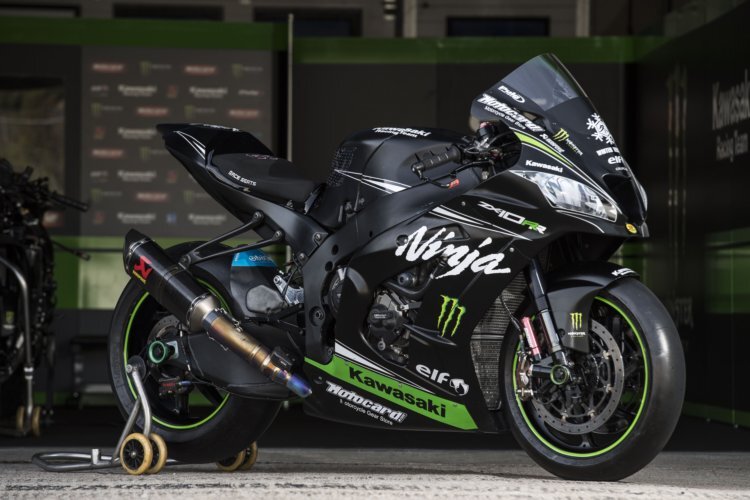 Die Kawasaki ZX-10RR im Test-Outfit