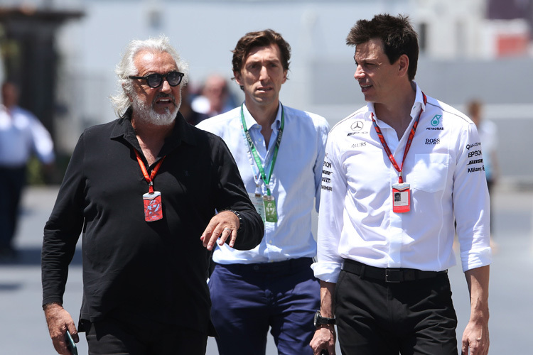 Flavio Briatore (links) in Baku mit Toto Wolff (rechts)