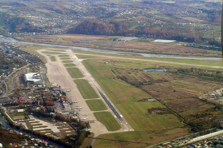 Der Flughafen von Sotschi: Landebahn für Formel-1-Frachtjumbo zu kurz