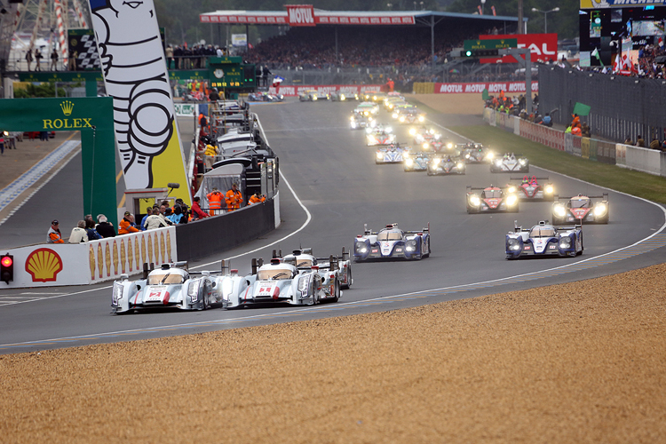 24h Le Mans: Schon kurz nach dem Start ereignete sich der erste harte Crash