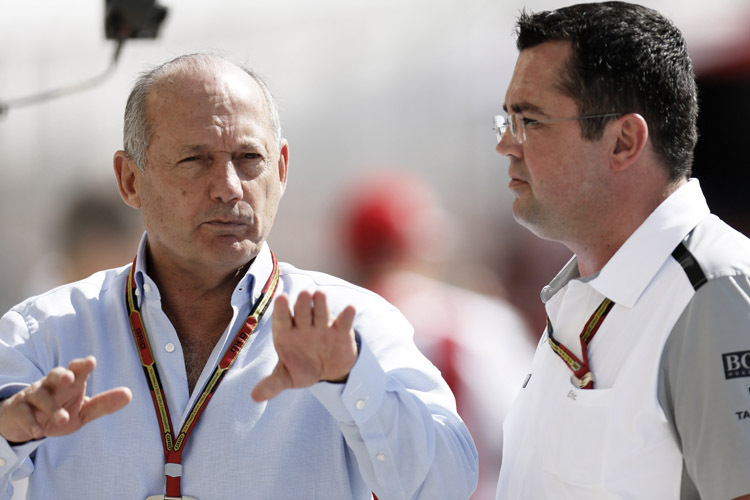 McLaren-Oberhaupt Ron Dennis (li) und Renndirektor Eric Boullier