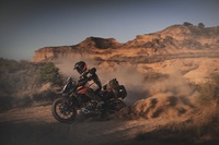 KTM 390 Adventure: Auch für die kleinste Maschine der Adventure Baureihe bietet KTM entsprechendes Zubehör an für die Reise zum Horizont und weiter
