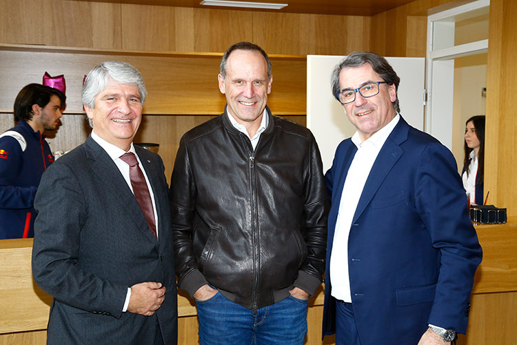 In Mattighofen: Jorge Viegas mit Heinz Kinigadner und Stefan Pierer