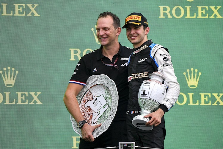 Alpine-CEO Laurent Rossi feierte mit Ungarn-Sieger Esteban Ocon auf dem Podest