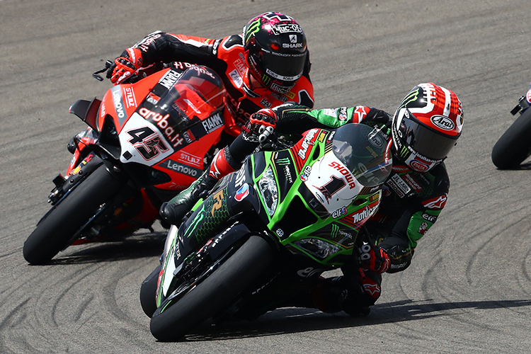 Johnny Rea vor Scott Redding