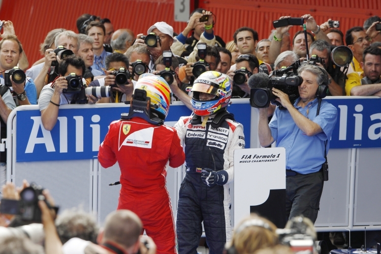 Fernando Alonso gehörte zu den ersten Gratulanten