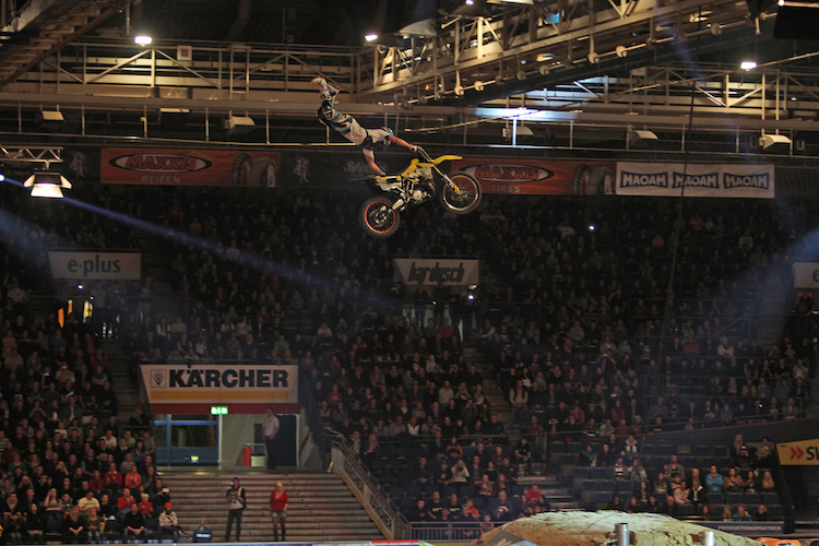 Das Freestyle-Programm beim SX Stuttgart wartet mit extremen Sprüngen auf