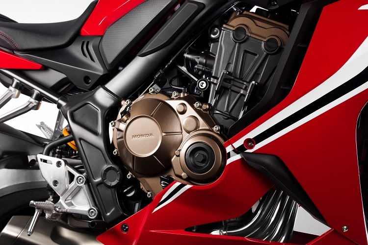Sawas macht nur Honda: Um eine homogene Leistungsentfaltung bei 4 PS Mehrleistung zu erreichen, wurden zahlreiche Details am Vierzylindermotor geändert