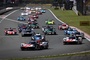 Beide Toyota GR010 Hybrid vorne beim Start der WEC in Fuji