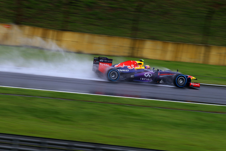 Mark Webber sicherte sich mit 1:27,891 min die Bestzeit im dritten freien Training zum Brasilien-GP