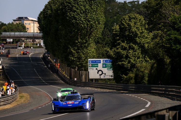 Einer der Cadillac V-Series.R in Le Mans