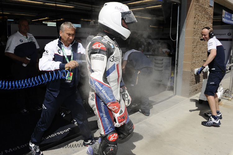 Troy Corser nach seinem Sturz